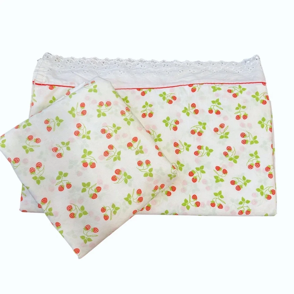 Vintage Strawberry Print Full Sheet Set Eyelet Lace Trim Cottagecore Retro USA